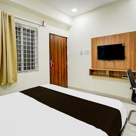 Super Townhouse Kukatpally North Formerly Munagala Arcade Hyderabad Esterno foto