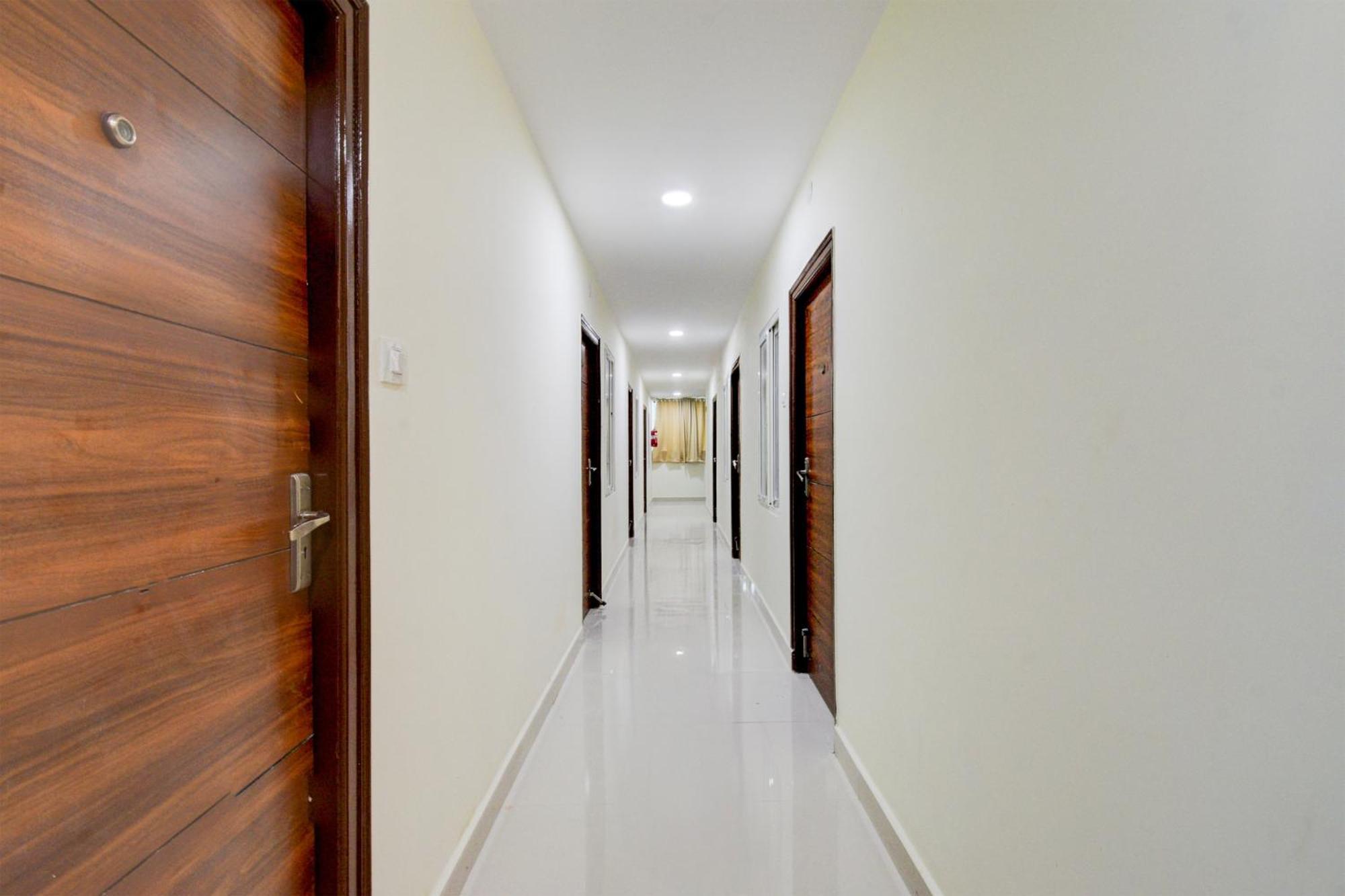 Super Townhouse Kukatpally North Formerly Munagala Arcade Hyderabad Esterno foto