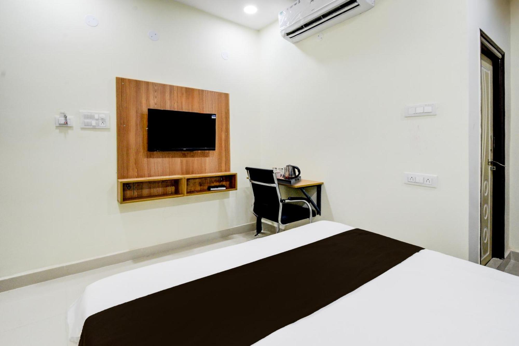 Super Townhouse Kukatpally North Formerly Munagala Arcade Hyderabad Esterno foto