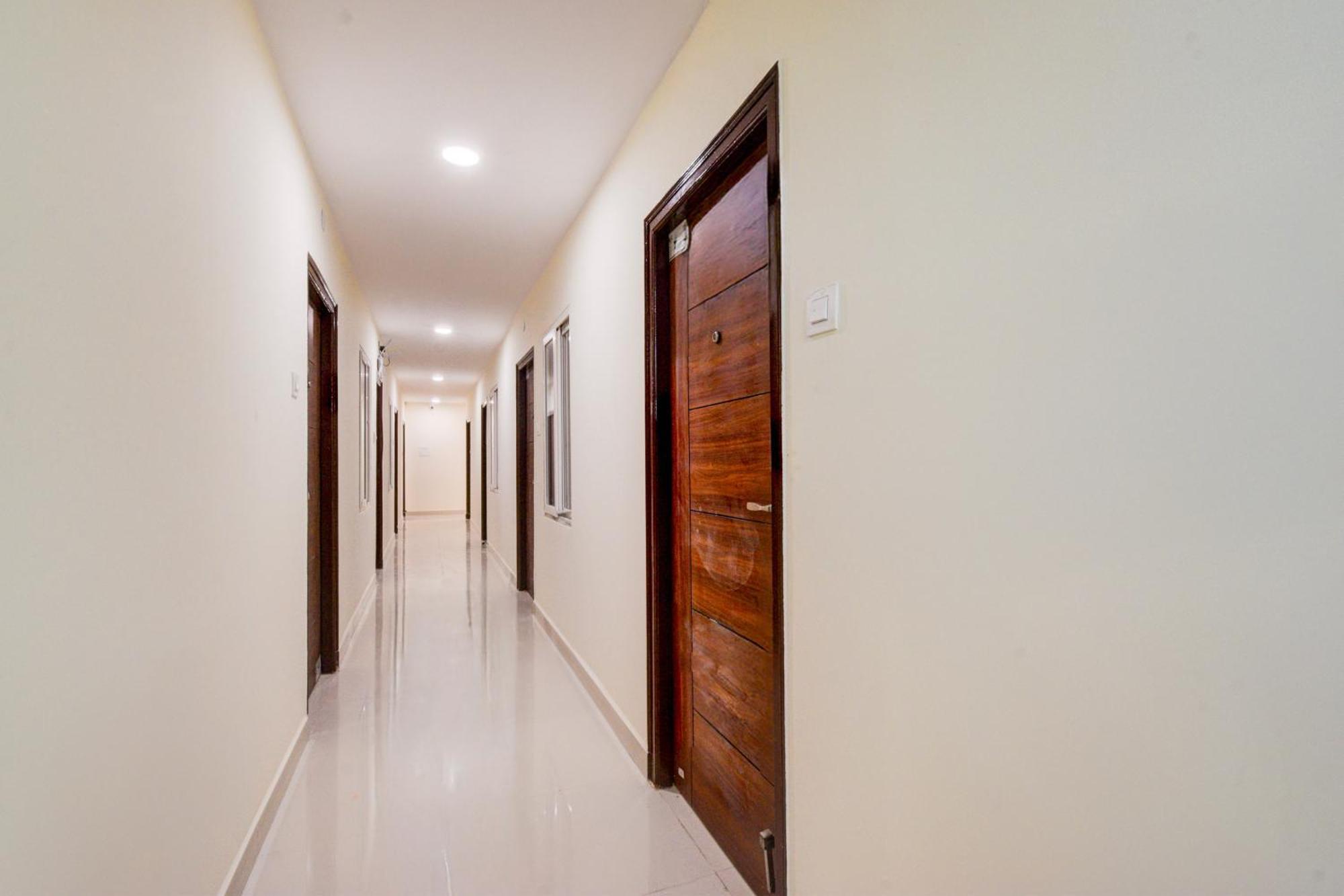 Super Townhouse Kukatpally North Formerly Munagala Arcade Hyderabad Esterno foto